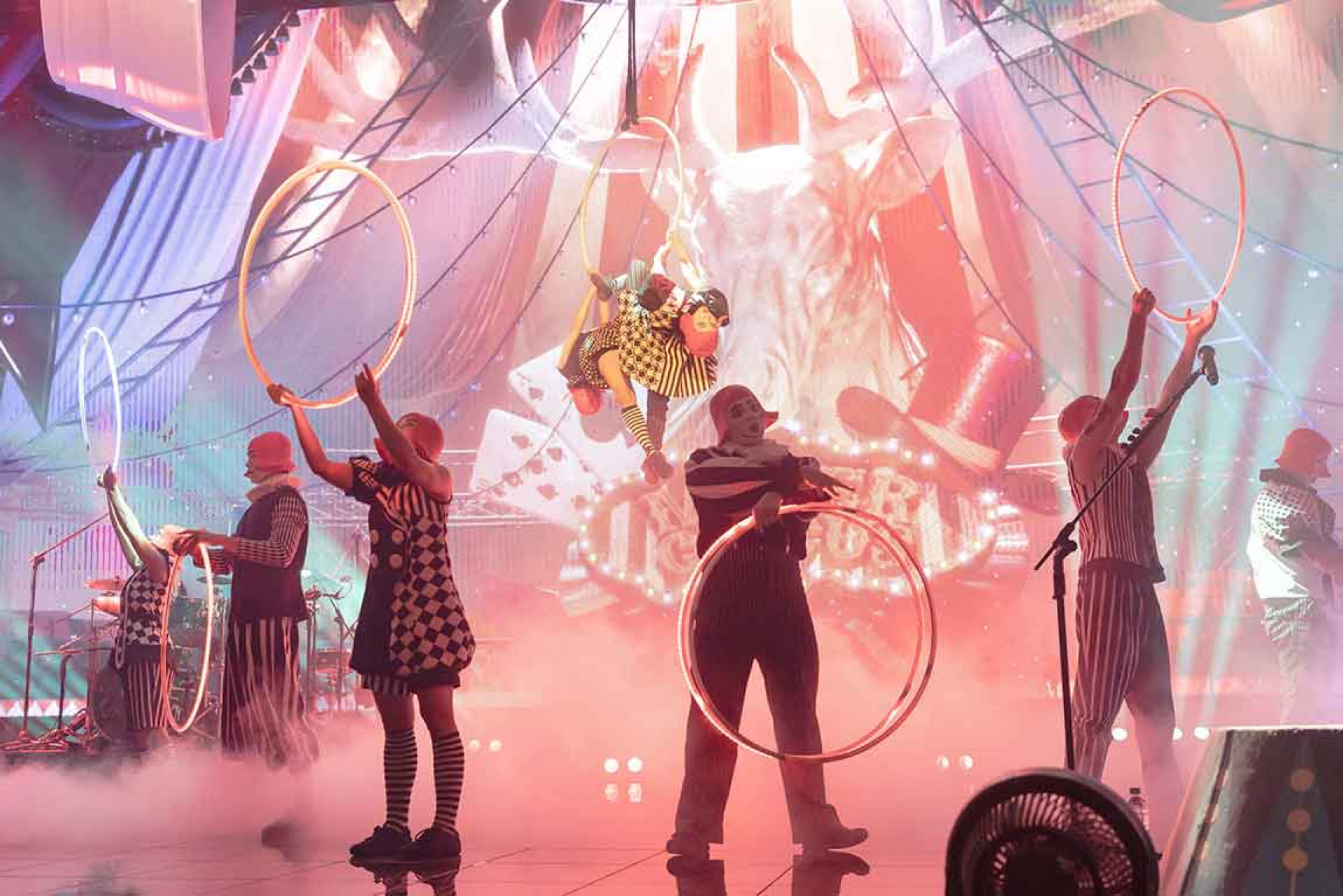 麋先生感謝馬戲表演團隊Eye Catching Circus創造焦點給出超越想像的表演。（相信音樂提供）