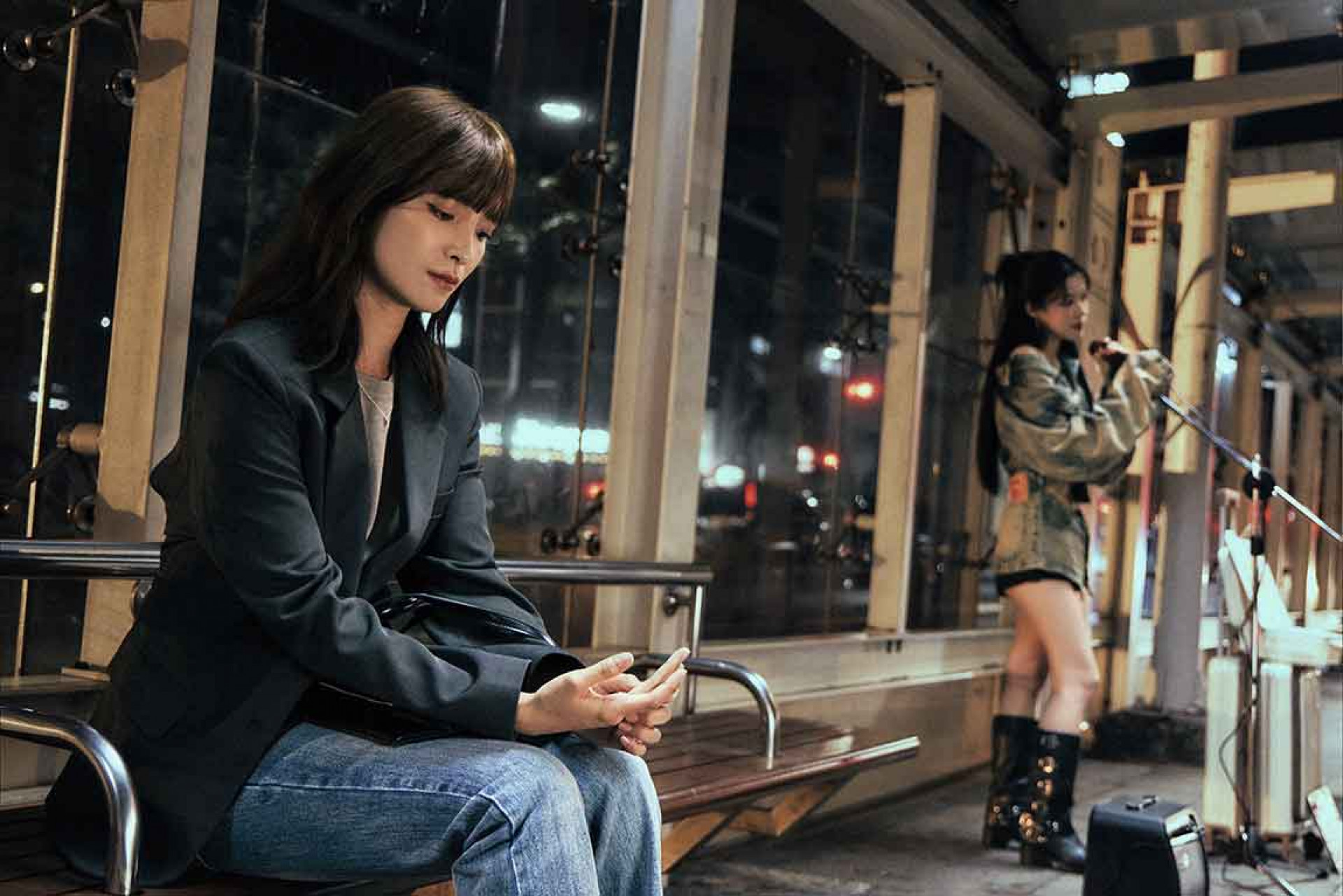 李瑩珠(左)與MV女主角吳子霏(圖_ 原質娛樂 提供)