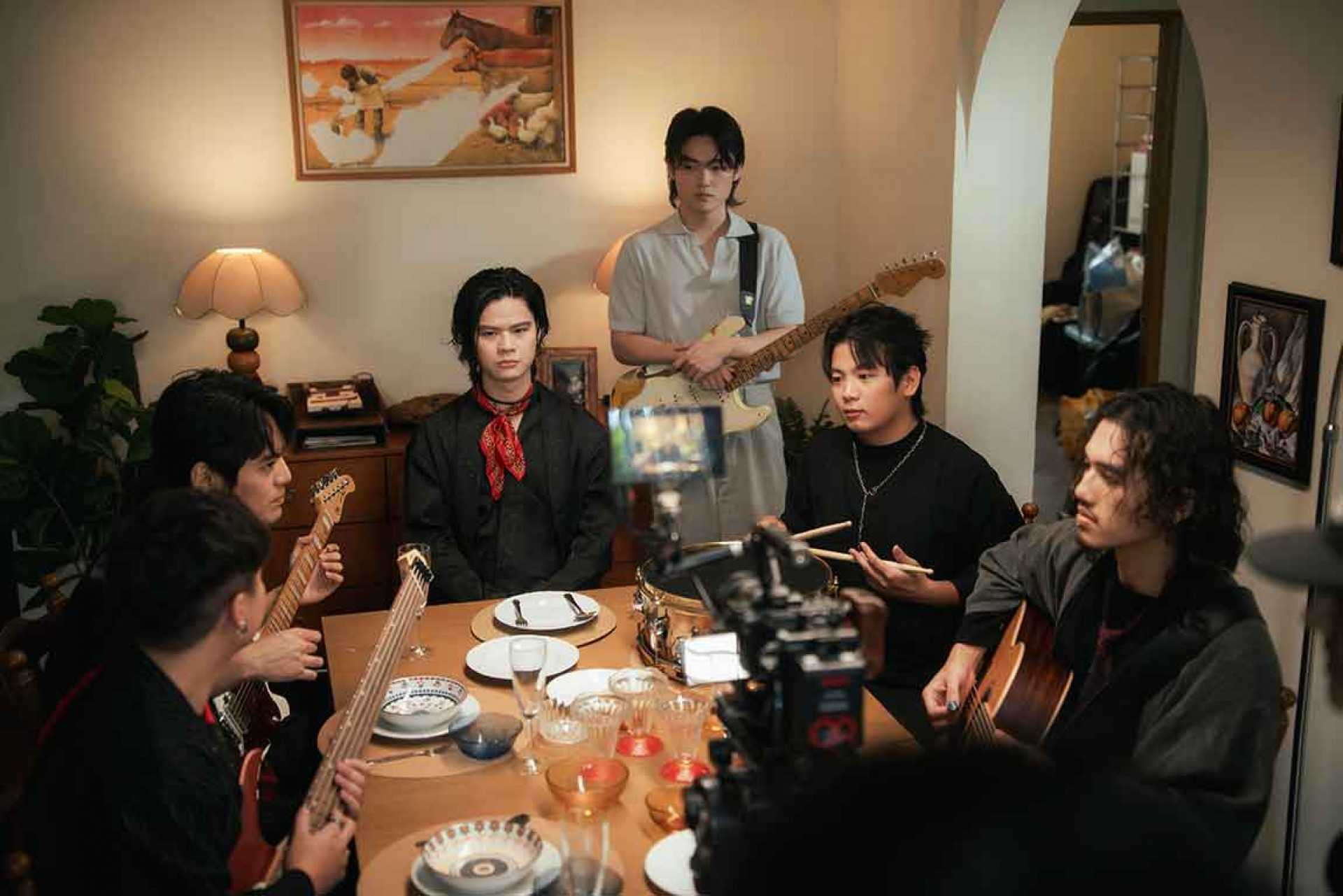 紙鳶第一波單曲〈平凡的一天〉MV花絮照(中)主唱仁杰、〈平凡的一天 ft