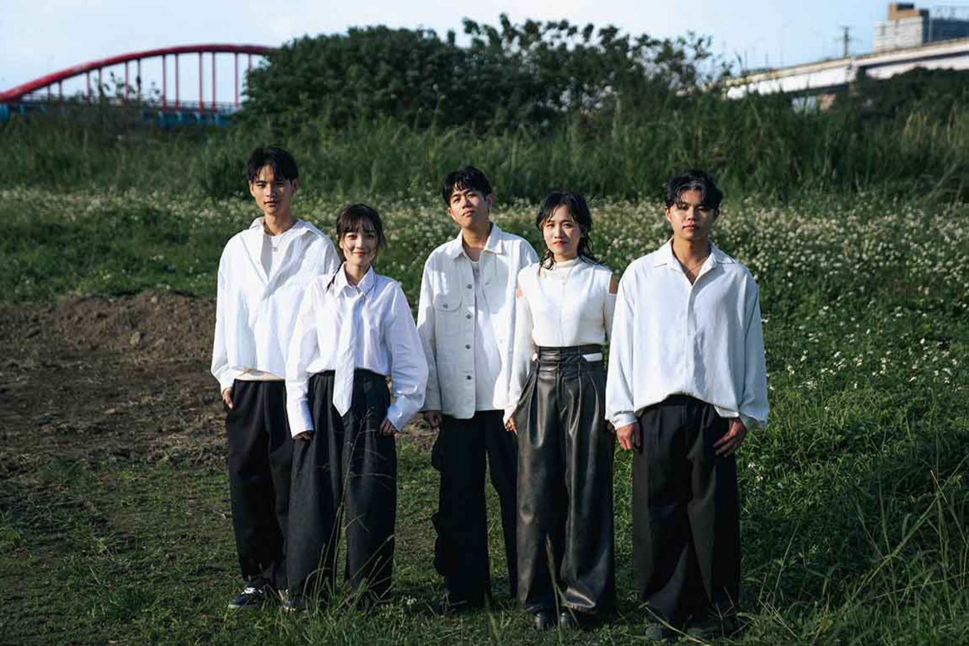新生代人氣樂團「公館青少年GGteens」成員(左起):吉他手政廷、主唱Lucy、鼓手阿傑、貝斯手婉鈴、主唱Adam(圖_ 遠雄創藝 提供)