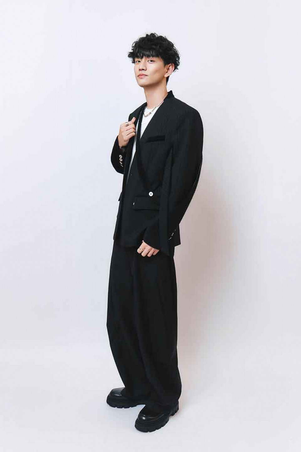 張語噥首度攜手新生代創作歌手斑恩Ben推出男女對唱單曲〈愛愛愛唉〉