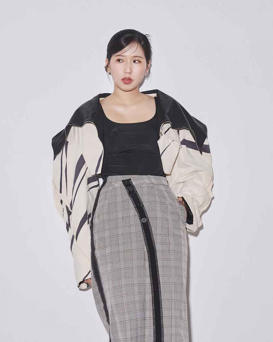 凹與山鼓手：Isan