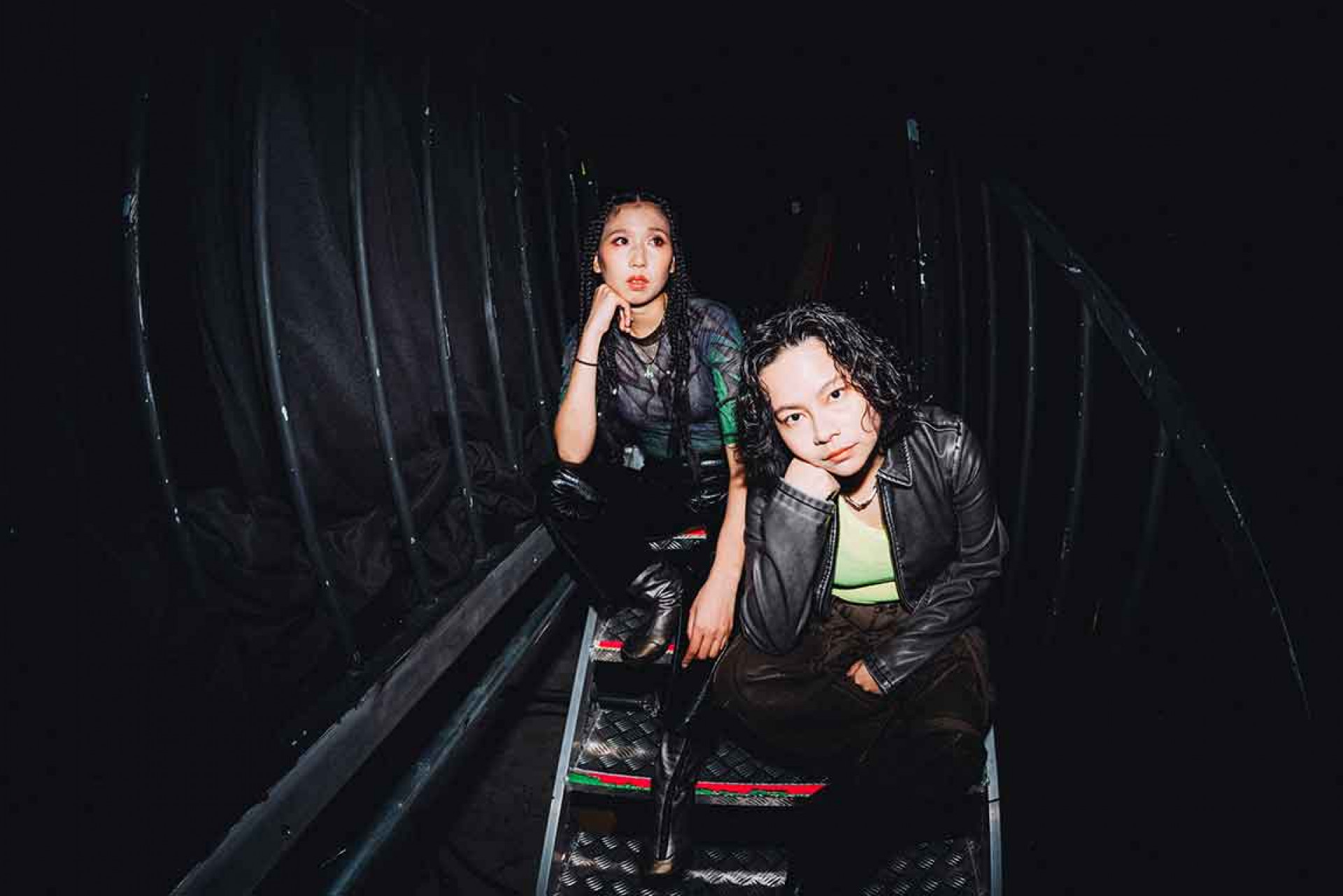 凹與山Our Shame是台灣少見的電氣民謠女子雙人組合