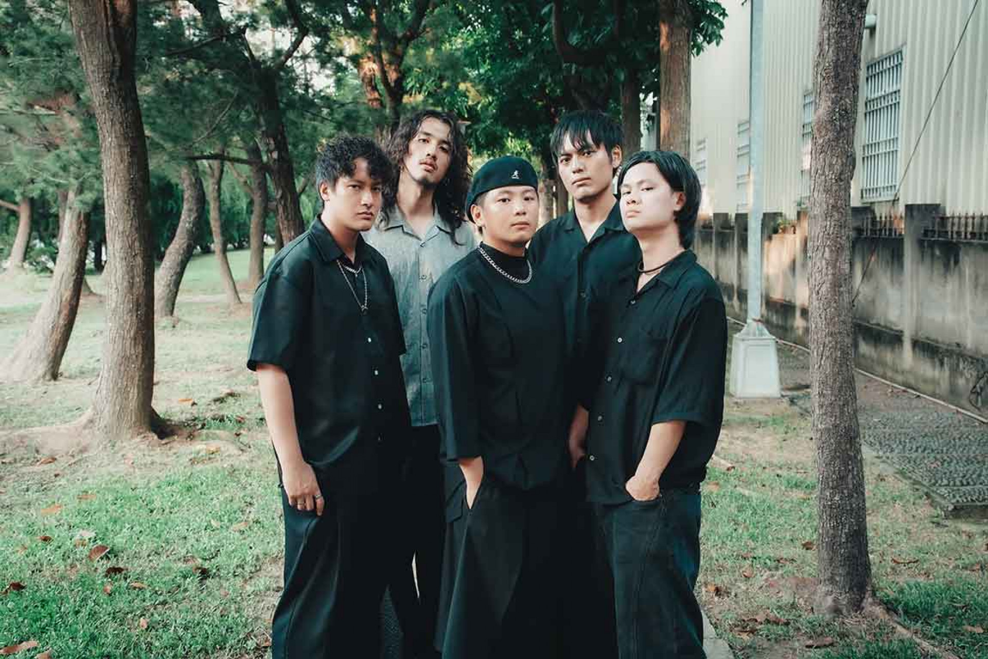 紙鳶Seizer(左起 貝斯 亨利、吉他 崇祐、鼓手秉宸、吉他 海豹、主唱 仁杰)(稿照提供_ 紙鳶Seizer)