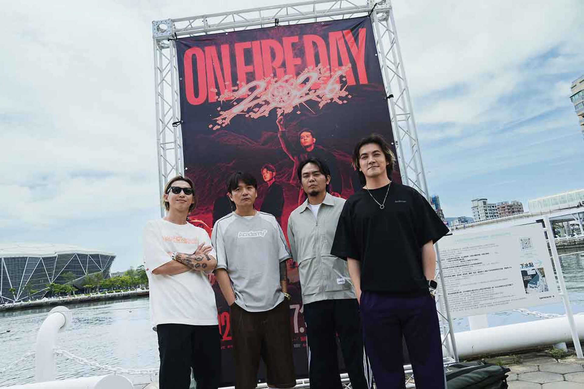 滅火器台北小巨蛋秒殺光榮回鄉 於高雄流行音樂中心外舉辦謝票簽唱會