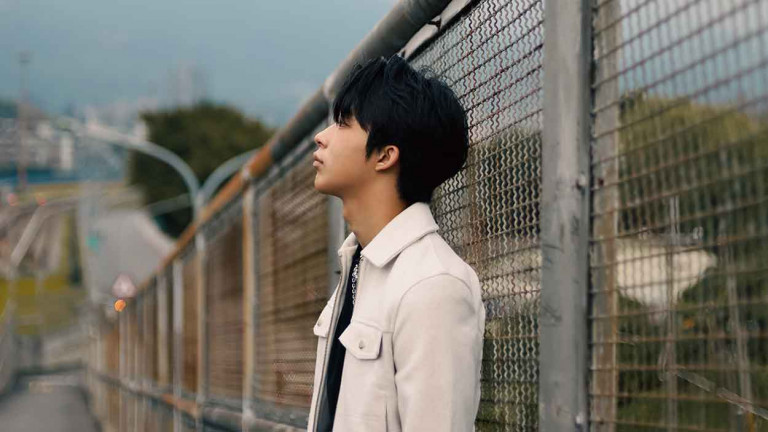 新生代情緒系歌手 77 莊永麒 全新 EP《從陌生人變陌生人》唱出 Z 世代戀愛的失衡與內耗