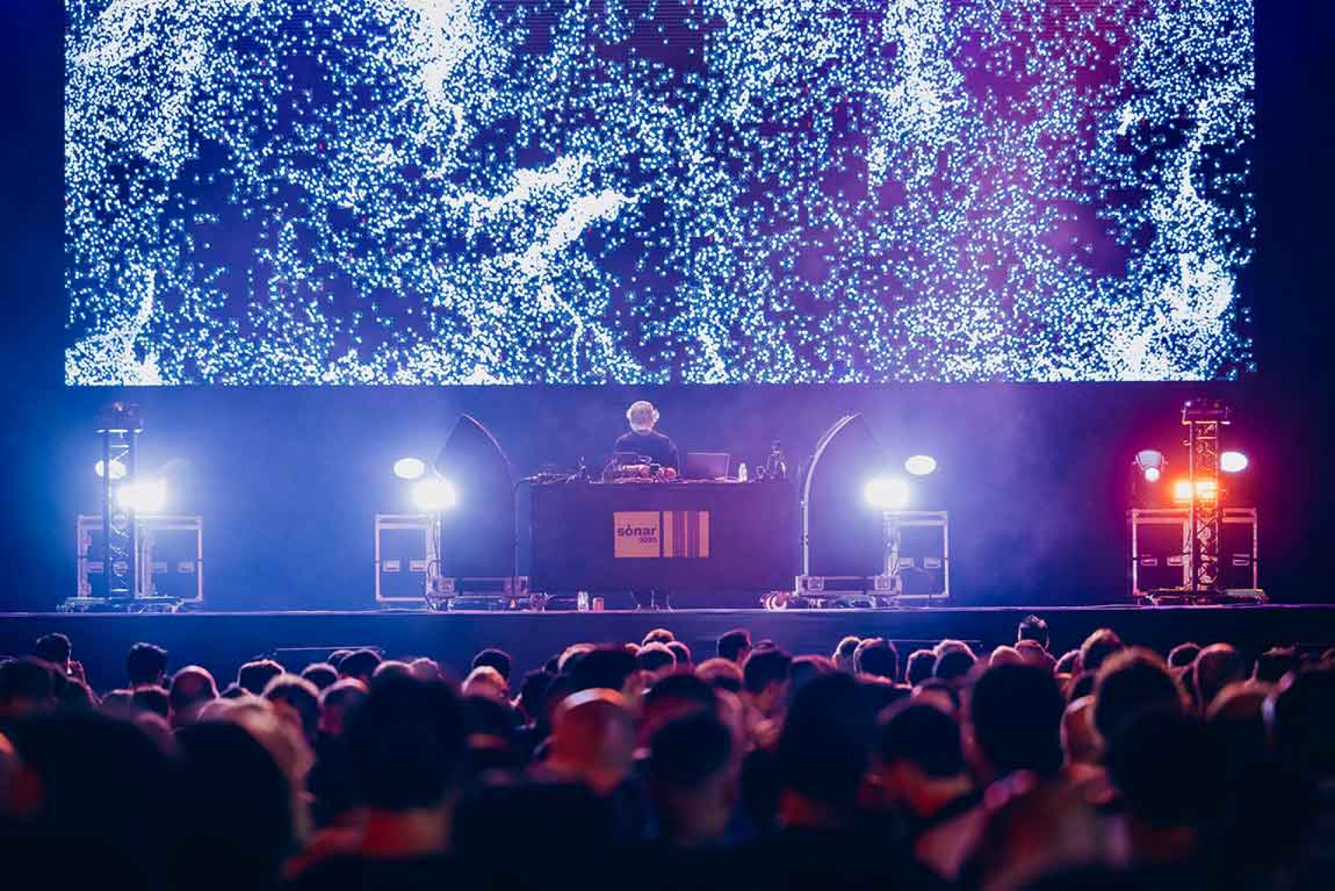 真鍋大度於2025年 SÓNAR 音樂祭的演出紀錄,照片由Sónar 音樂節提供,由Nerea Coll 拍攝