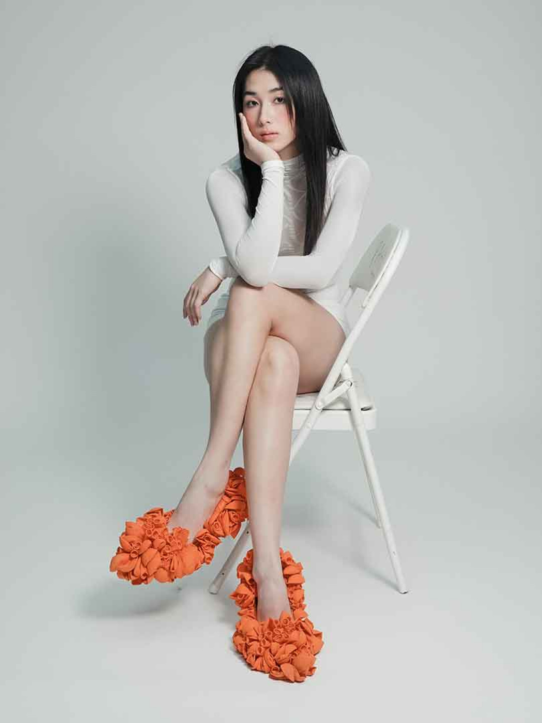 新生代唱作人陳以諾Sarah,憑藉首張客語專輯《慢花誌》,一舉入圍第37屆金曲獎四項大獎成為本屆的閃亮新星!