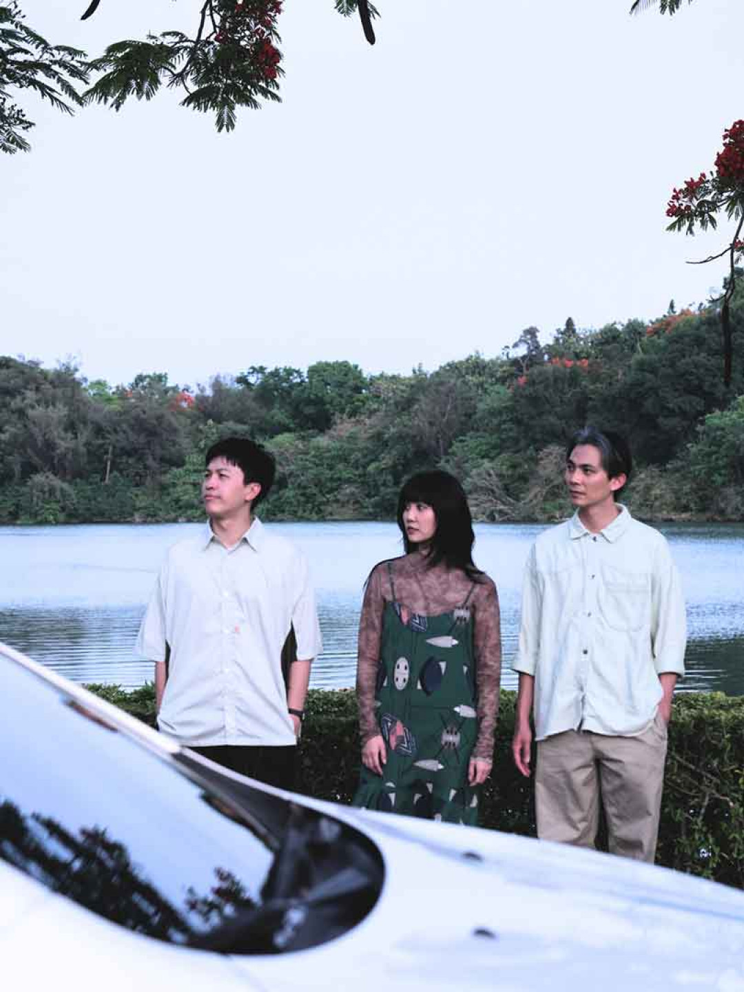 歌曲以多年巡演路上的真實風景為靈感，純器樂形式描繪長途旅程的時間感及心境變化