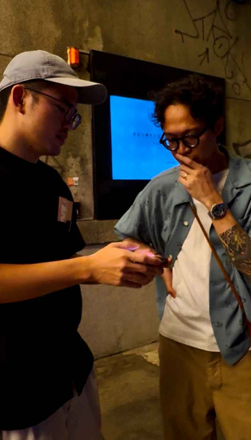金曲裝幀入圍設計師黃嘉宏(圖左)翻玩「古典顯影」打造實體互動裝置