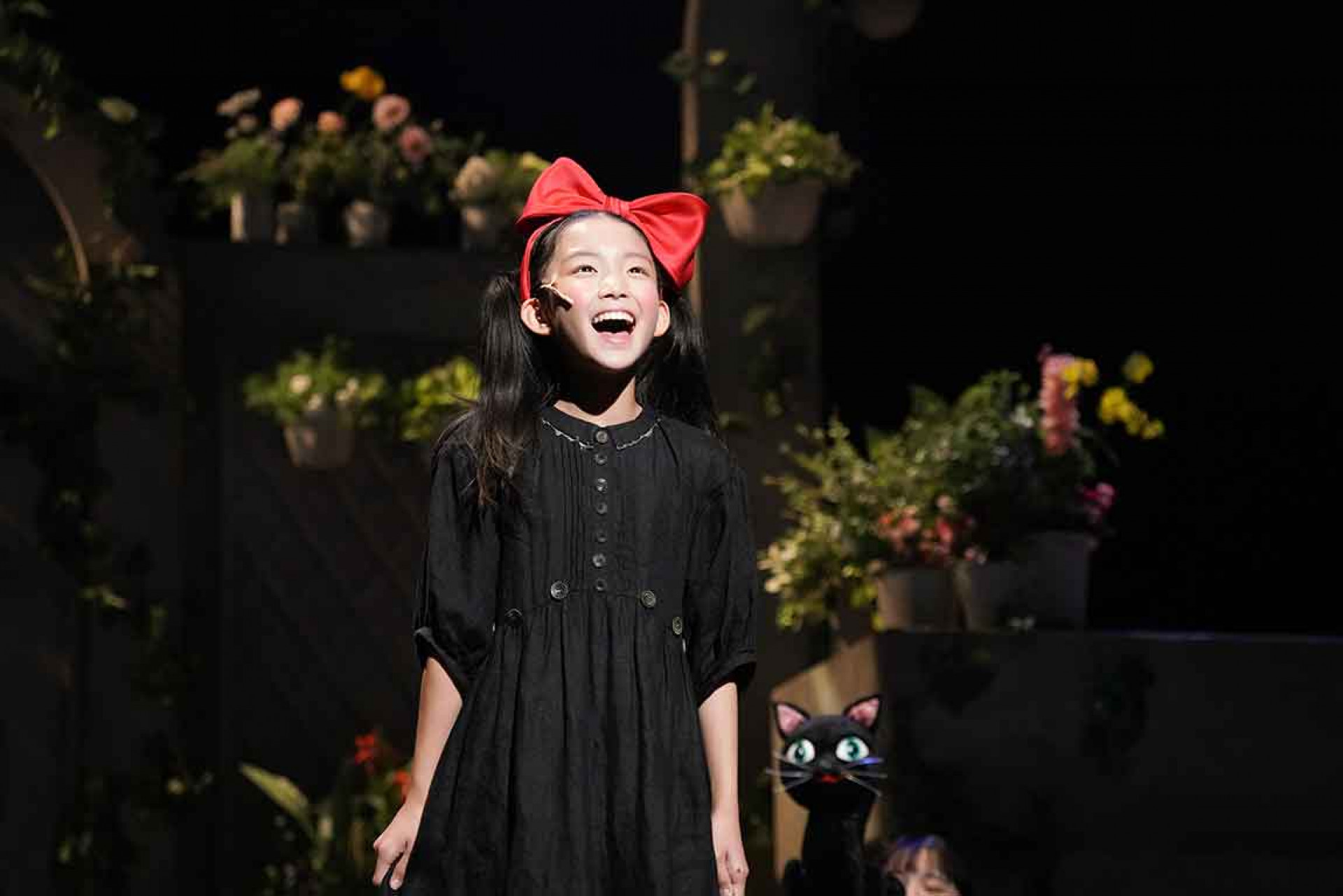 臺中場唯一不同的演員，是飾演「小琪琪」的大引香凛