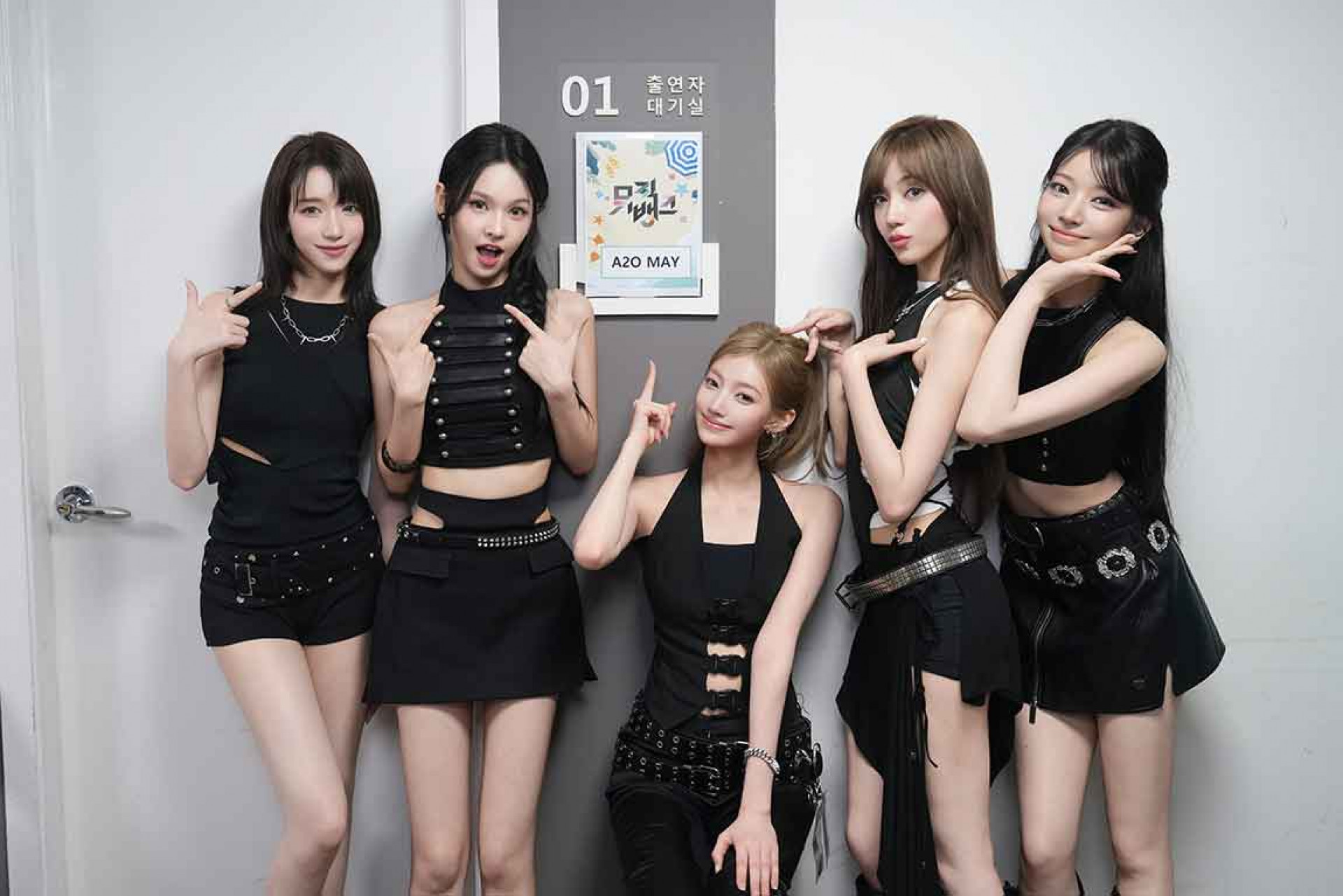 A2O MAY 到韓國音樂節目《音樂銀行》（Music Bank）打歌