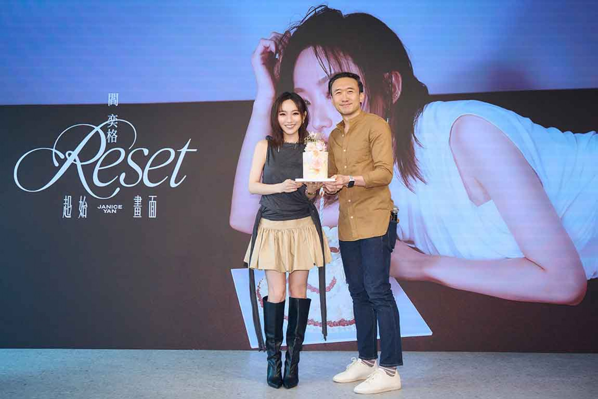 閻奕格(左起)、台灣索尼音樂總經理楊國修KS