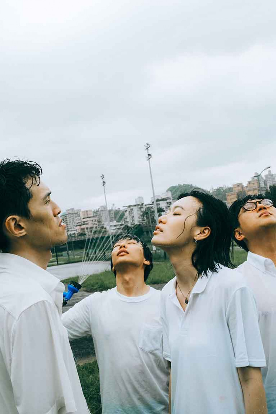我是機車少女全新宣傳照上演「濕背秀」