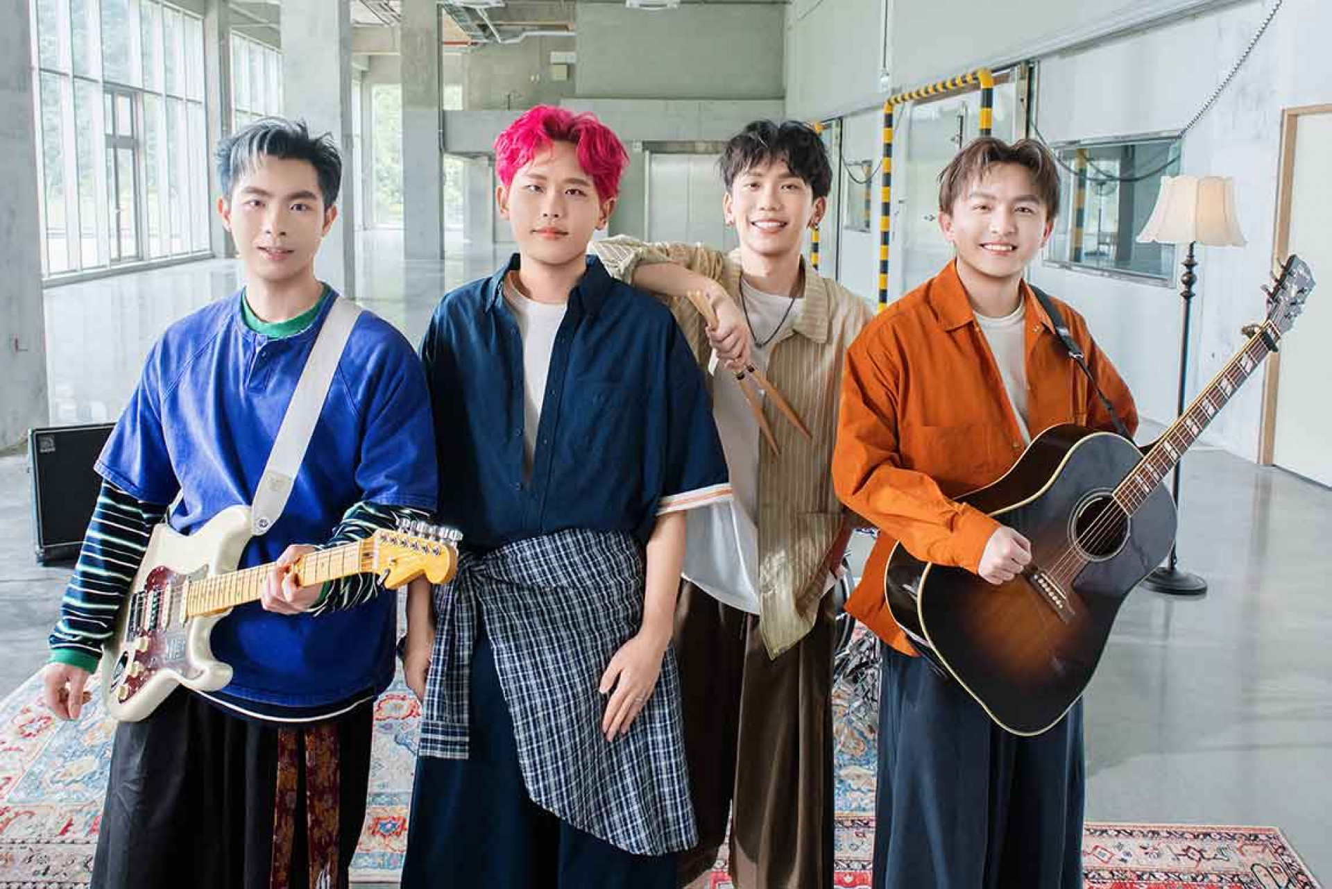 〈一樣會愛上你〉歌曲起初由可沛提出靈感與歌詞片段,再由雞丁共同編修歌詞內容,輕快節奏與悅耳旋律,描繪純愛戰士對愛的執著與韌性。