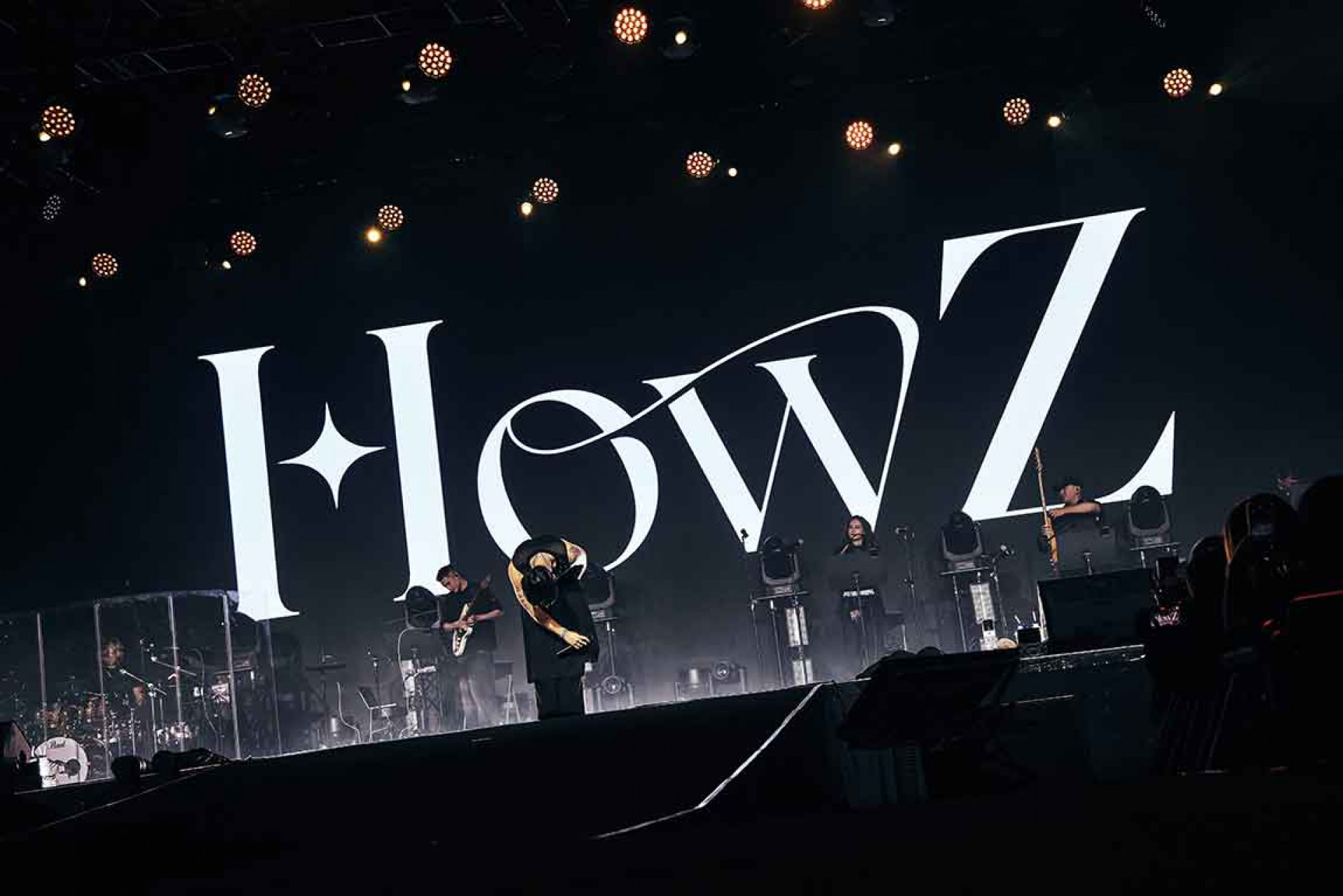 HowZ唱完向歌迷鞠躬感謝