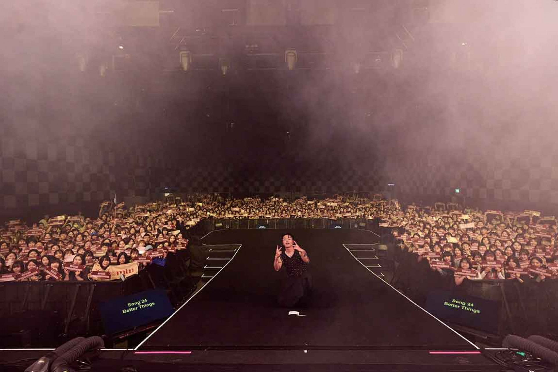 HowZ專場24曲走過愛慾、失眠到低潮 感性告白歌迷「再深的夜,有人陪就不只剩黑」