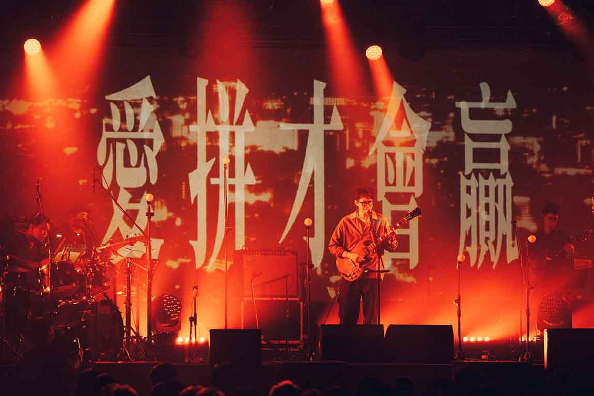 張淦勛早期作品常探討威權遺緒、批判資本主義(由左至右:雷擎、高潮、張淦勛、郭以哲、斯馬里奧)