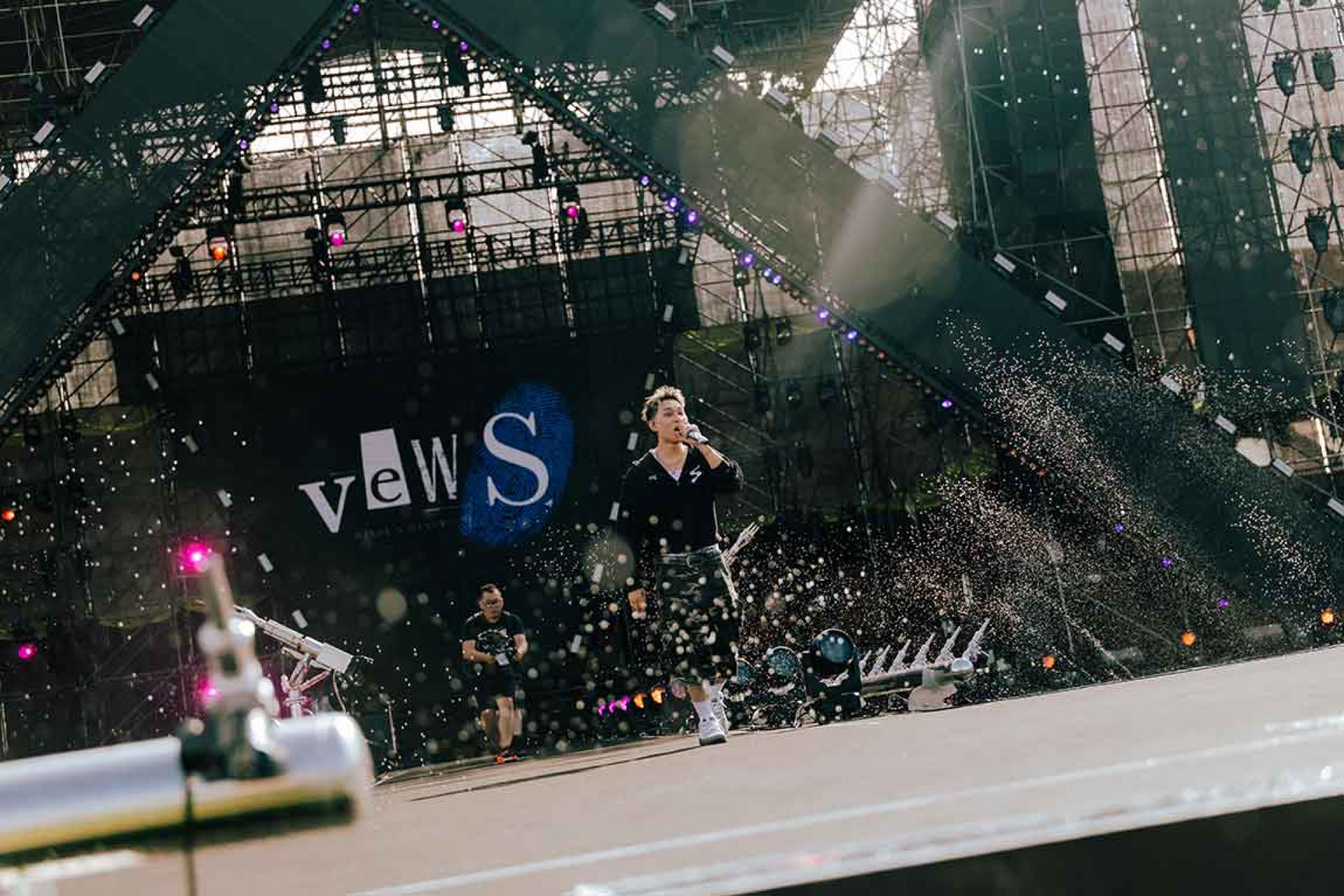 VEWS