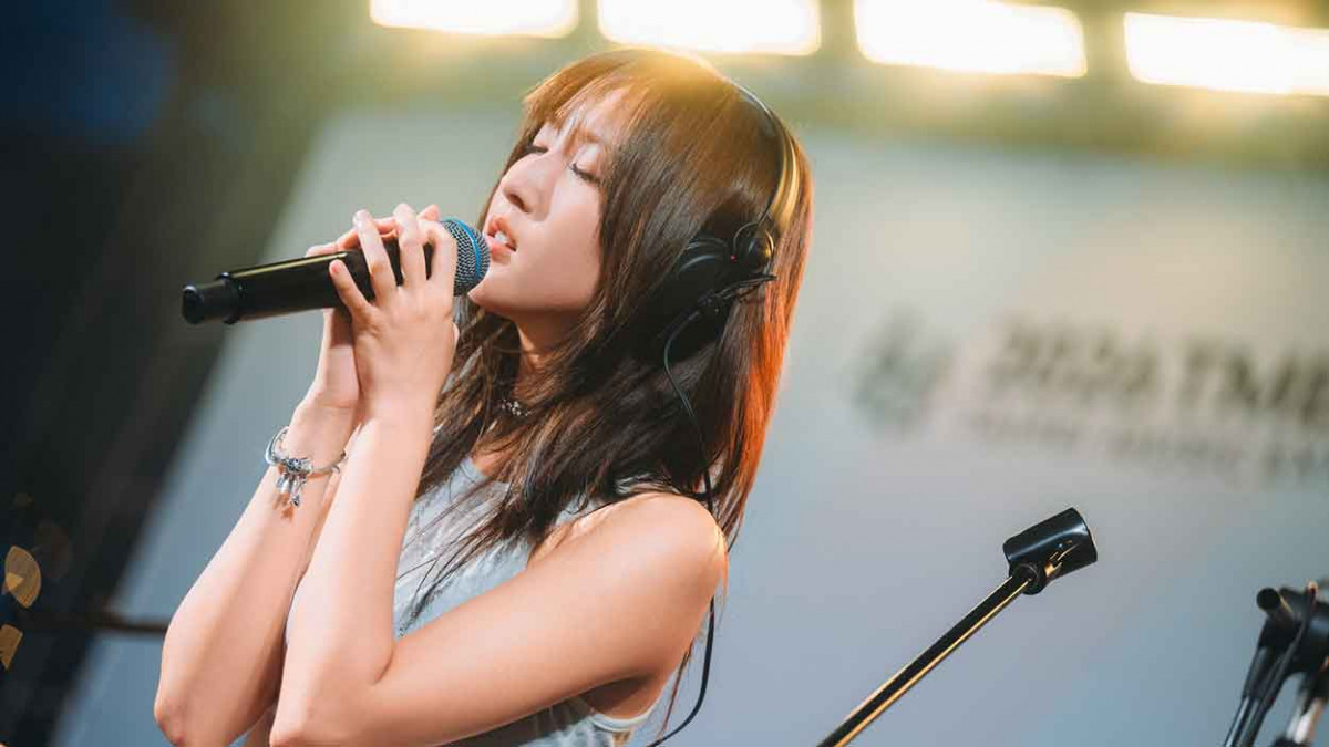 LAWA亞洲音樂節初登場 邀全場席地而坐演唱〈火花〉網友們看完MV直喊：哭到不能呼吸！