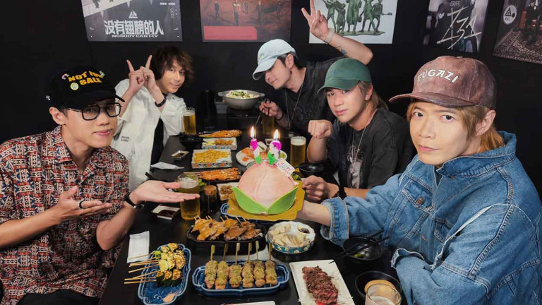 八三夭 8/31 歡慶成軍生日夜！居酒屋微醺彈唱陪歌迷過「第二個 18 歲」