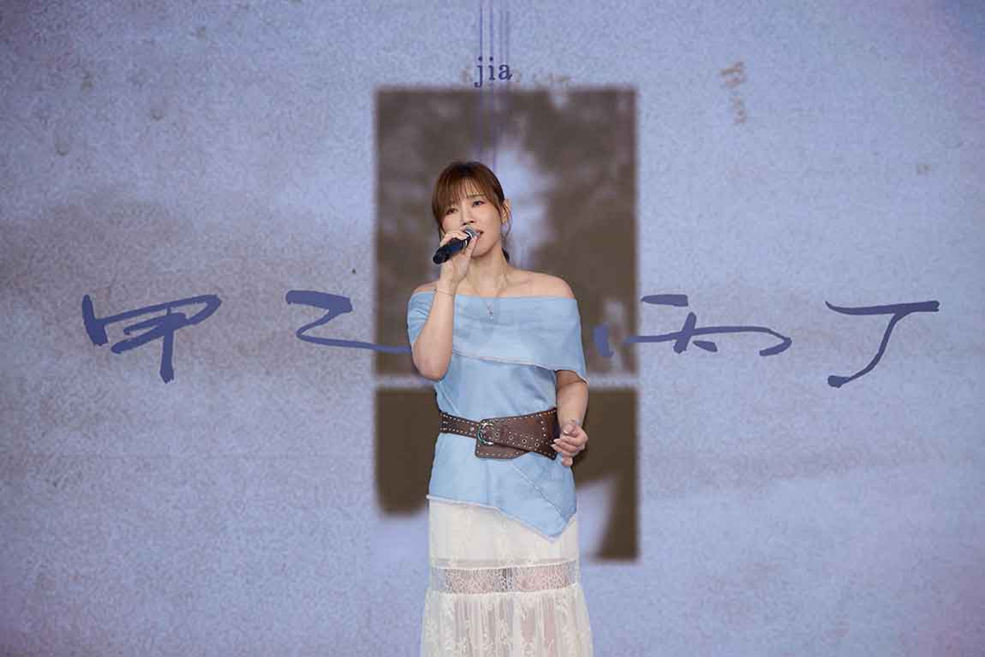 開心被聽到不一樣的李佳薇 錄音時關掉燈 眼淚險些奪眶而出