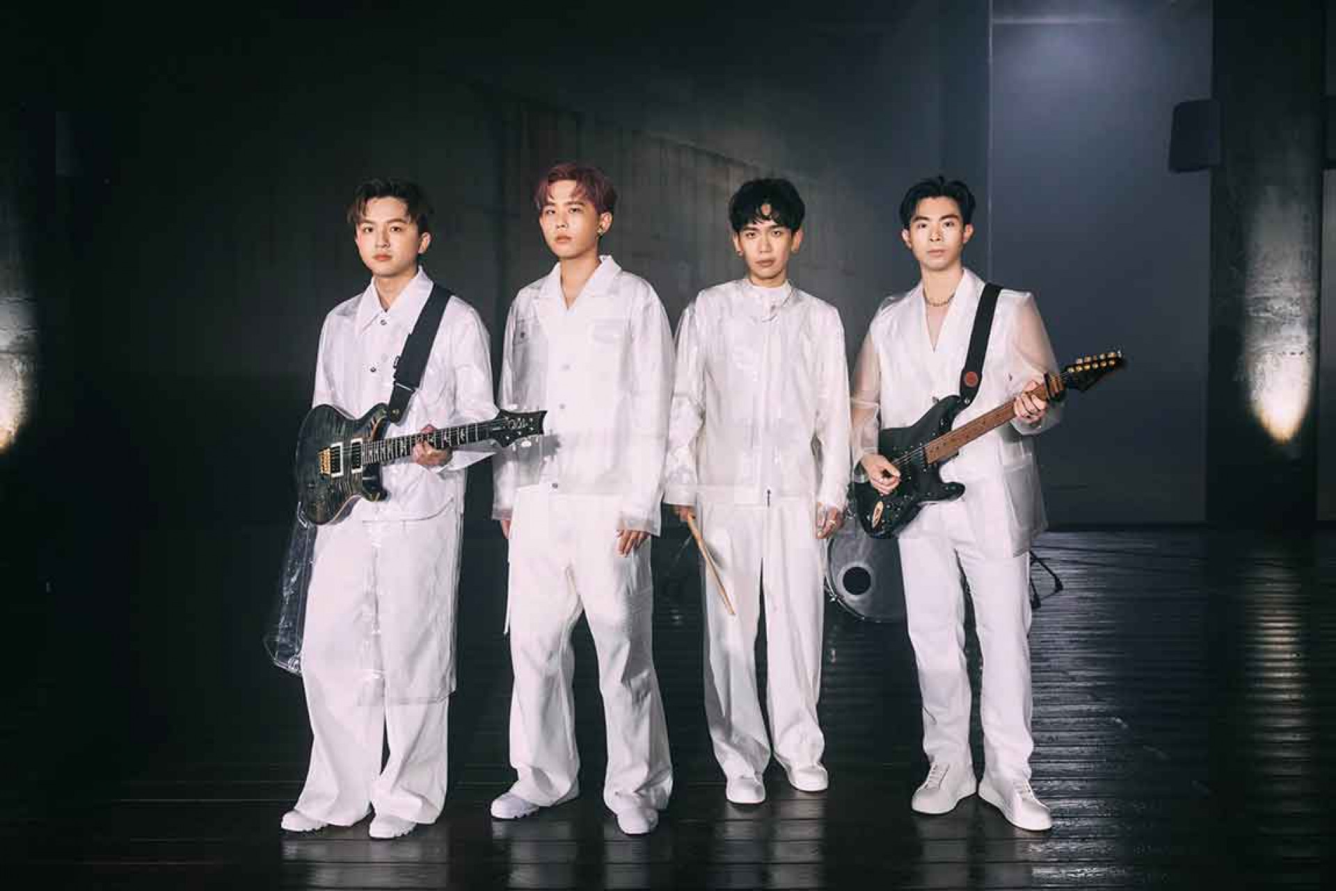 全新專輯同名主打曲〈偶像包袱〉9_4零點搶先數位上線！