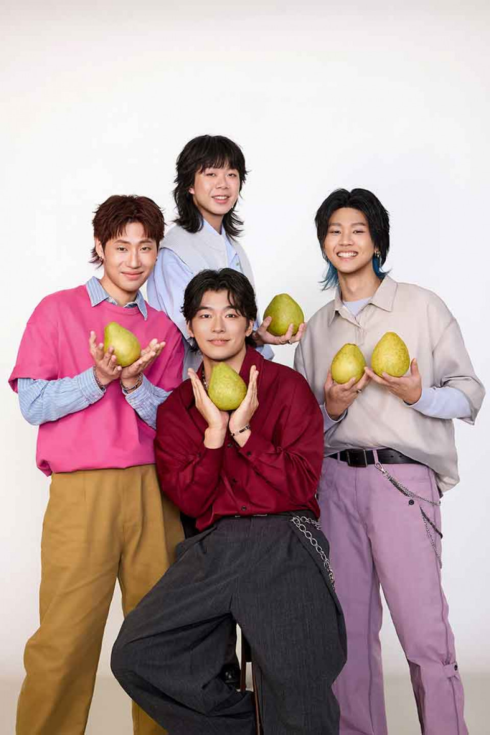 帕拉斯「網內互打」中秋揪家人健康烤肉吃柚子、兼決鬥陀螺。（迷音樂提供）