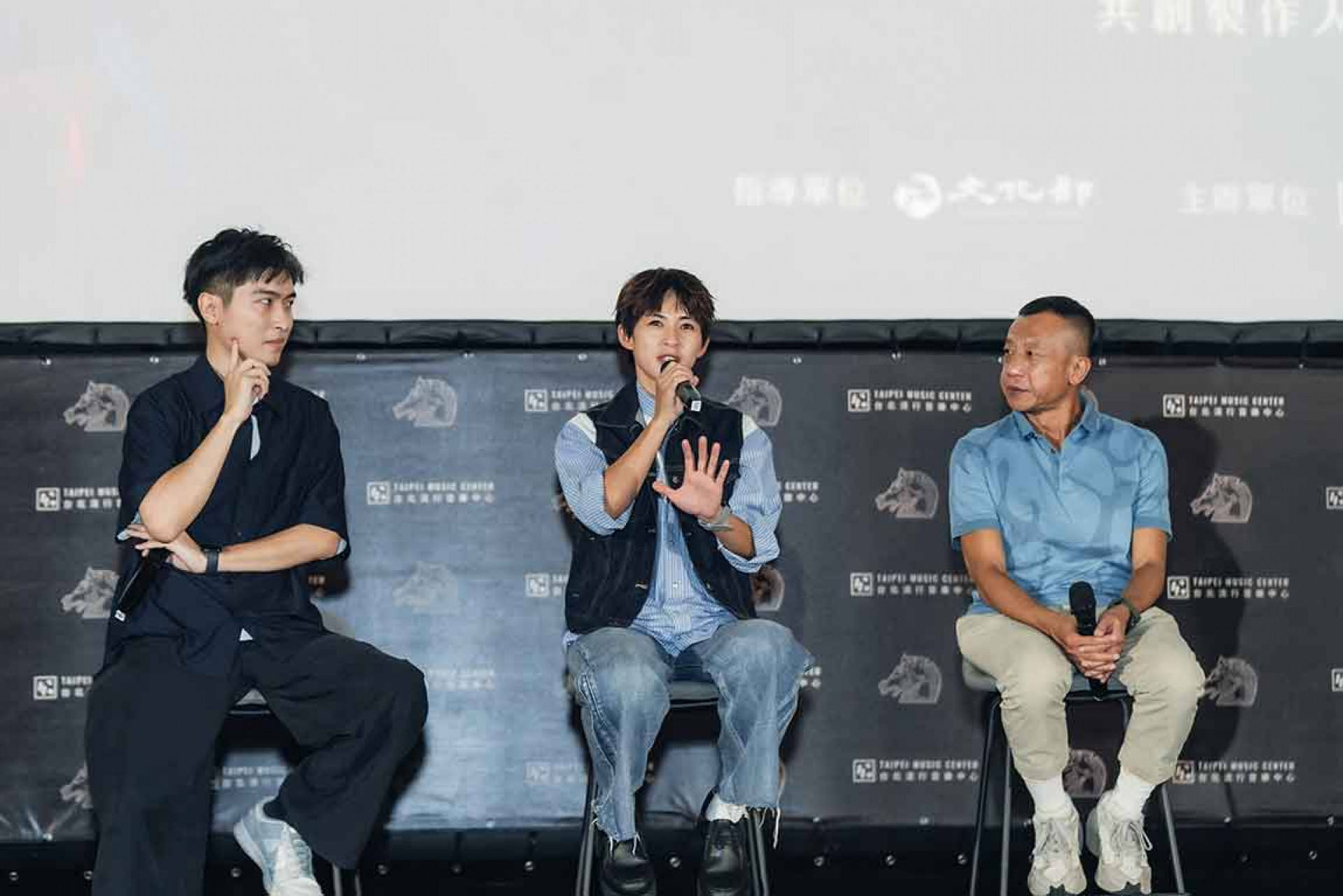 王彙筑回憶14年前即參與電影《女朋友。男朋友》原聲帶歌曲出道(左起 製作人張學瀚、王彙筑、導演楊雅喆)(圖_ 北流 提供)