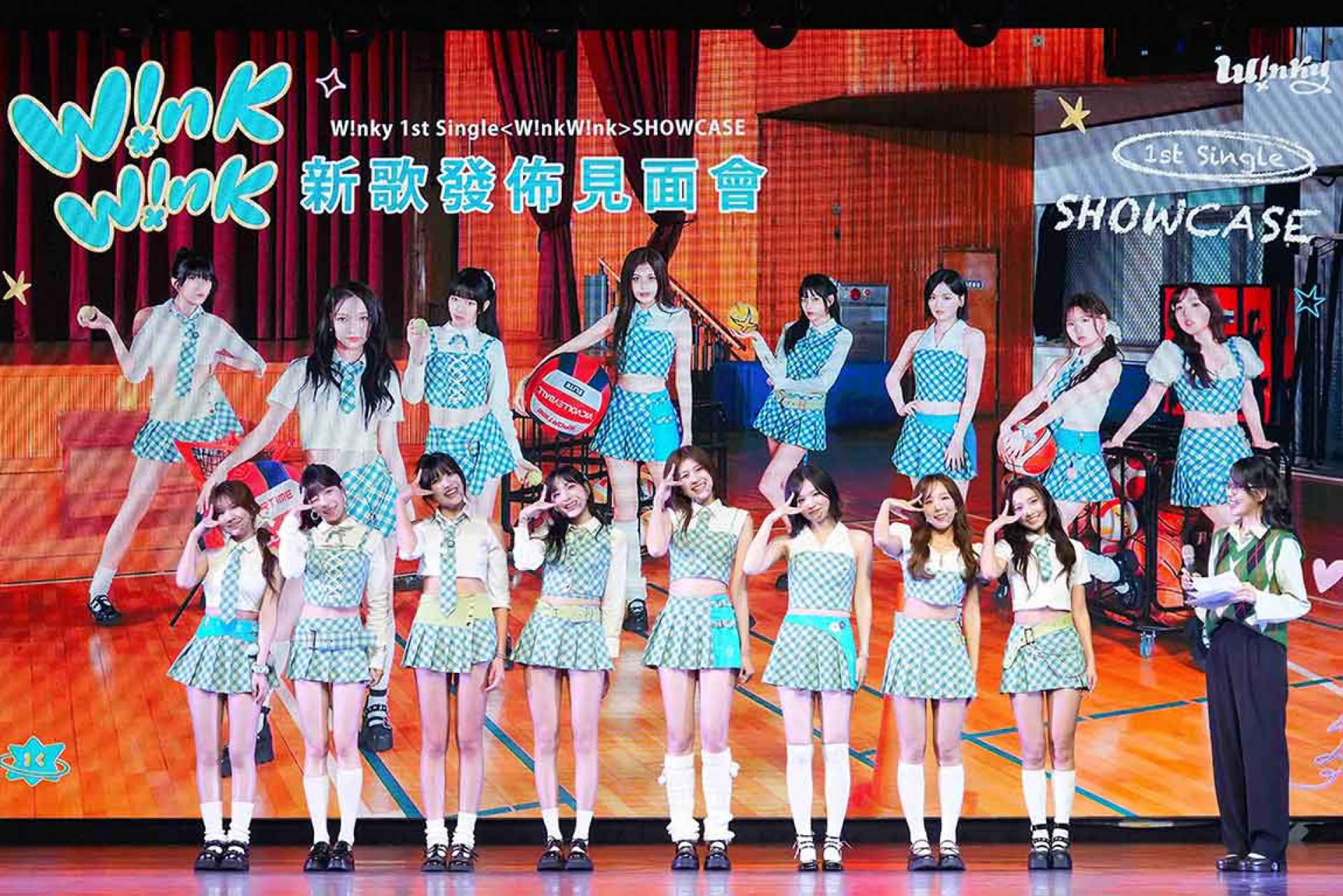 W!nky（左起：慢慢、叩叩、艾莉兒、海莉、紀欣伶、魚肉、靚靚、Lydia)