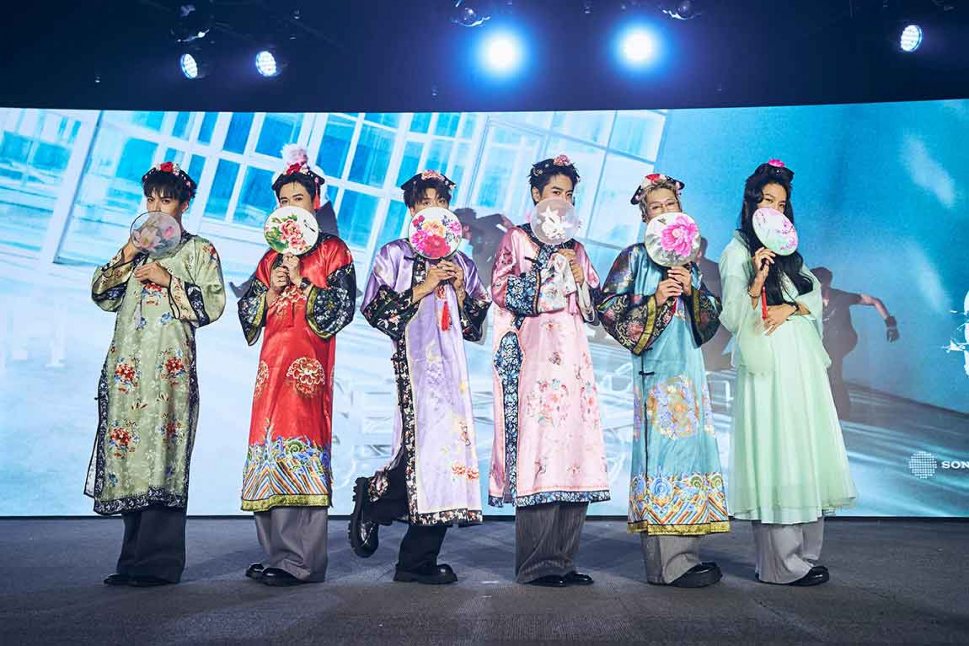 哲言(左起)、祖安、文廷、佳辰、子翔、煥鈞